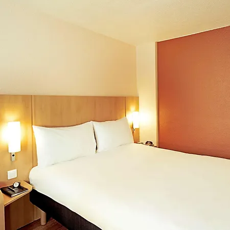 Ibis Paris Porte De 3*