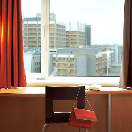 Ibis Paris Porte De 3*