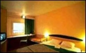 Ibis Paris Porte De 3*