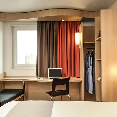 Ibis Paris Porte De 3*