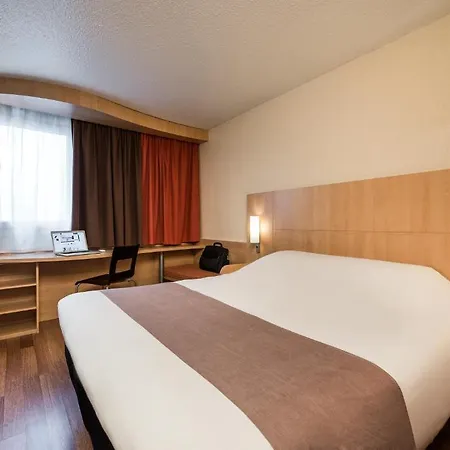 Hotel Ibis Paris Porte De 3*