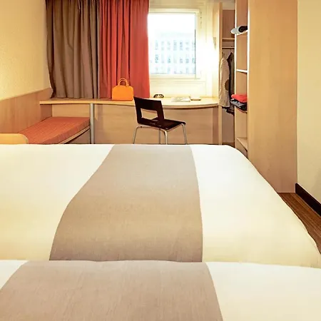 Ibis Paris Porte De 3*