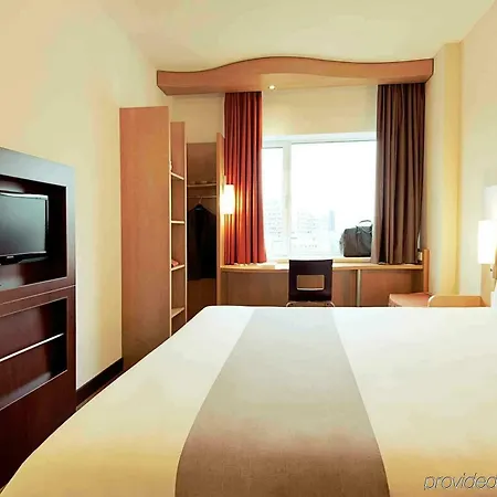 Ibis Paris Porte De 3* Bagnolet